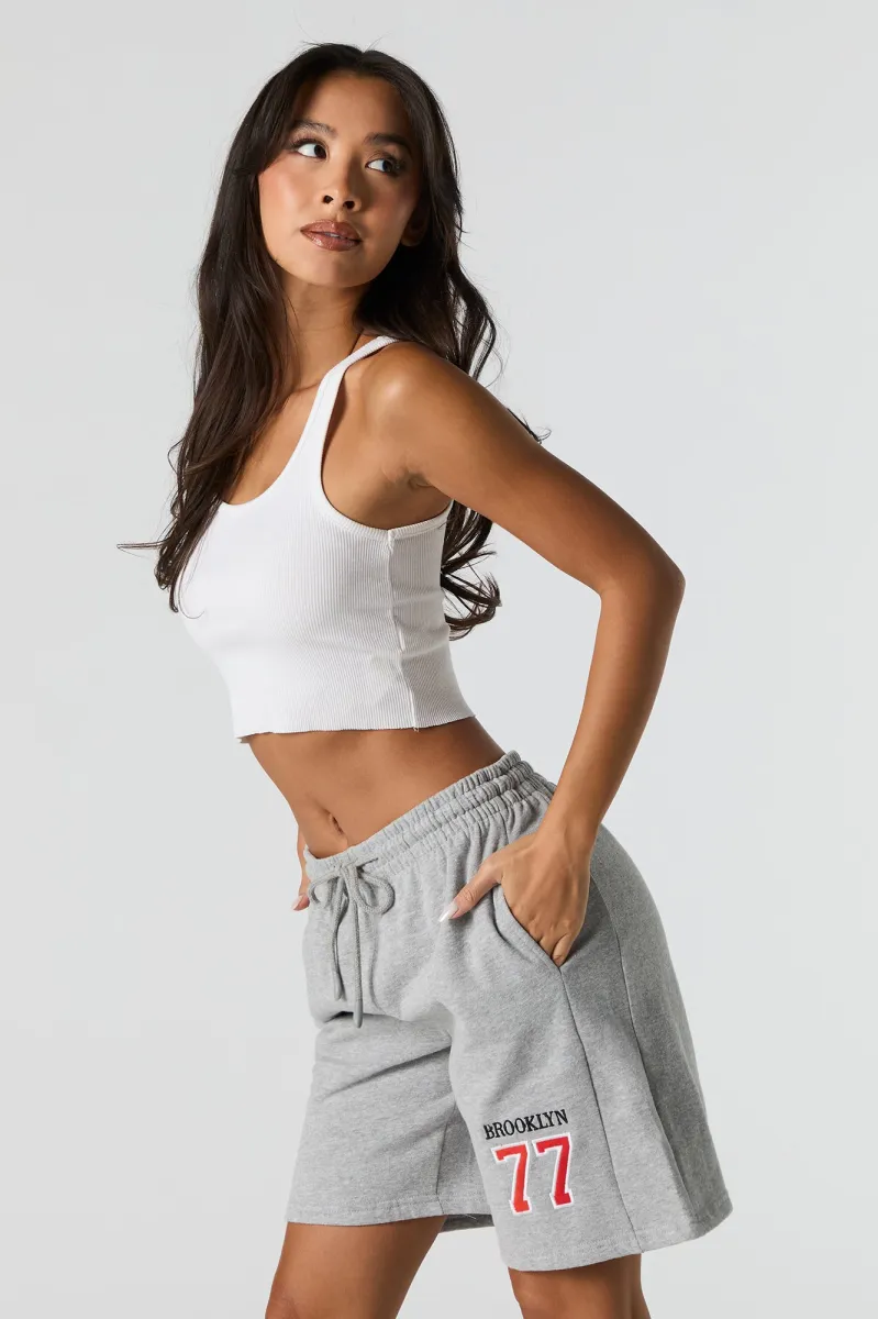 Short en molleton avec motif brodé sold by Urban Planet