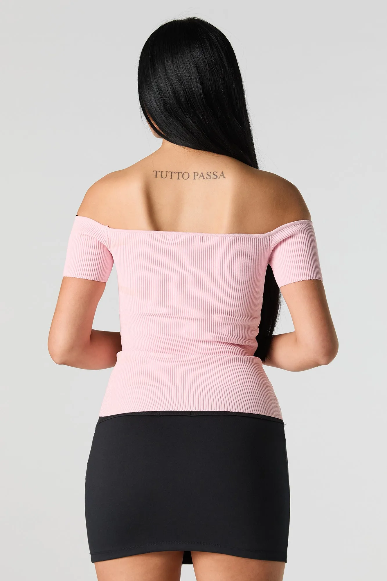 Haut en tricot côtelé à manches courtes avec épaules dénudées sold by Urban Planet product image thumbnail 2