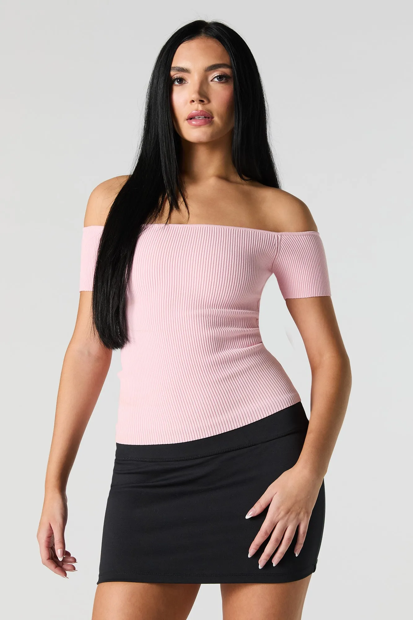 Haut en tricot côtelé à manches courtes avec épaules dénudées sold by Urban Planet