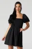 Minirobe smockée à manches bouffantes sold by Urban Planet