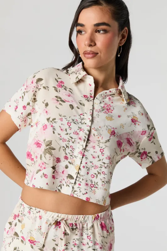 Haut boutonné court volanté sold by Urban Planet