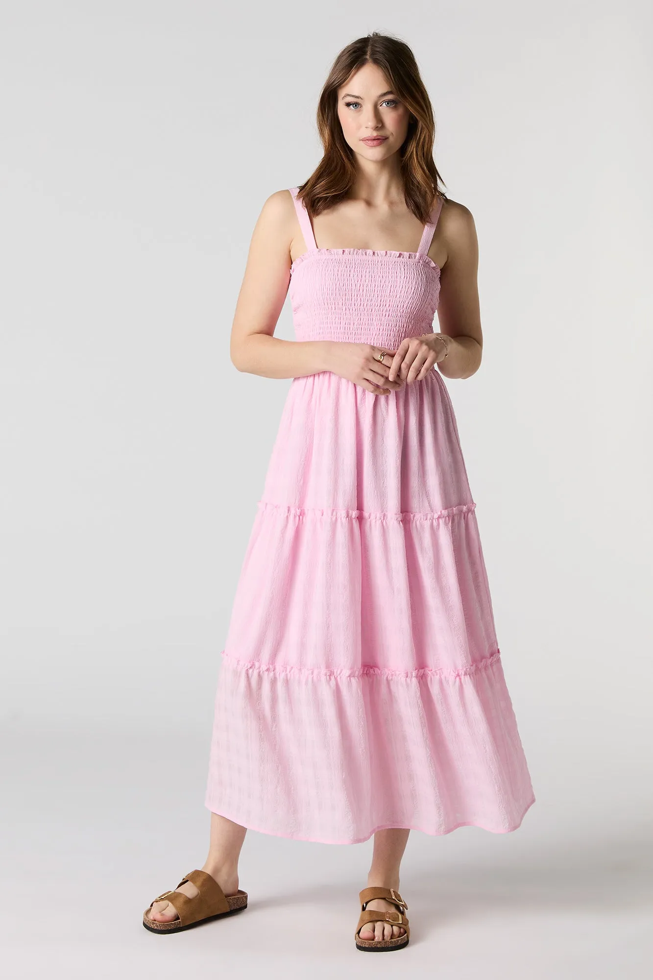 Robe midi étagée plissée et texturée sold by Urban Planet