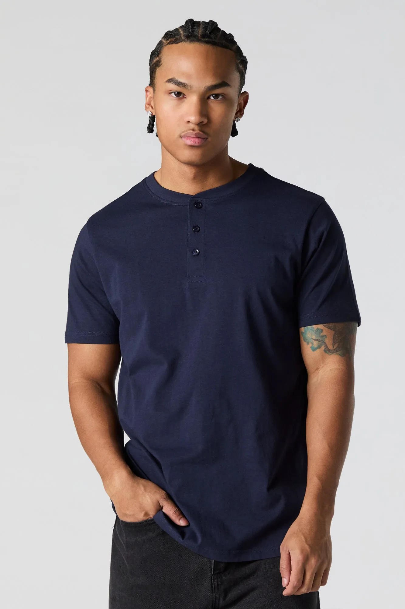 T-shirt Henley uni sold by Urban Planet