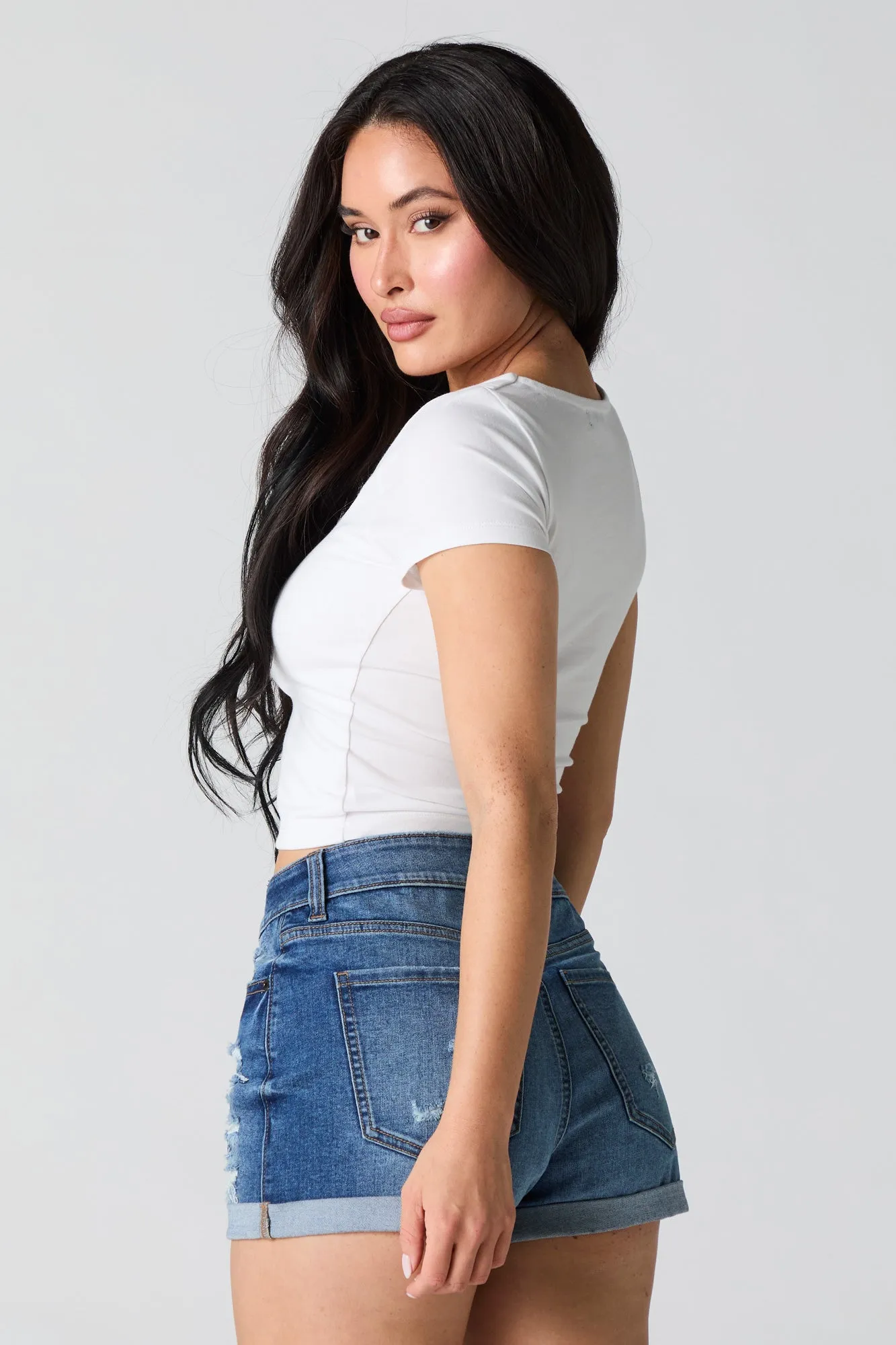 Short en denim extensible d'aspect usé délavé foncé sold by Urban Planet product image thumbnail 2