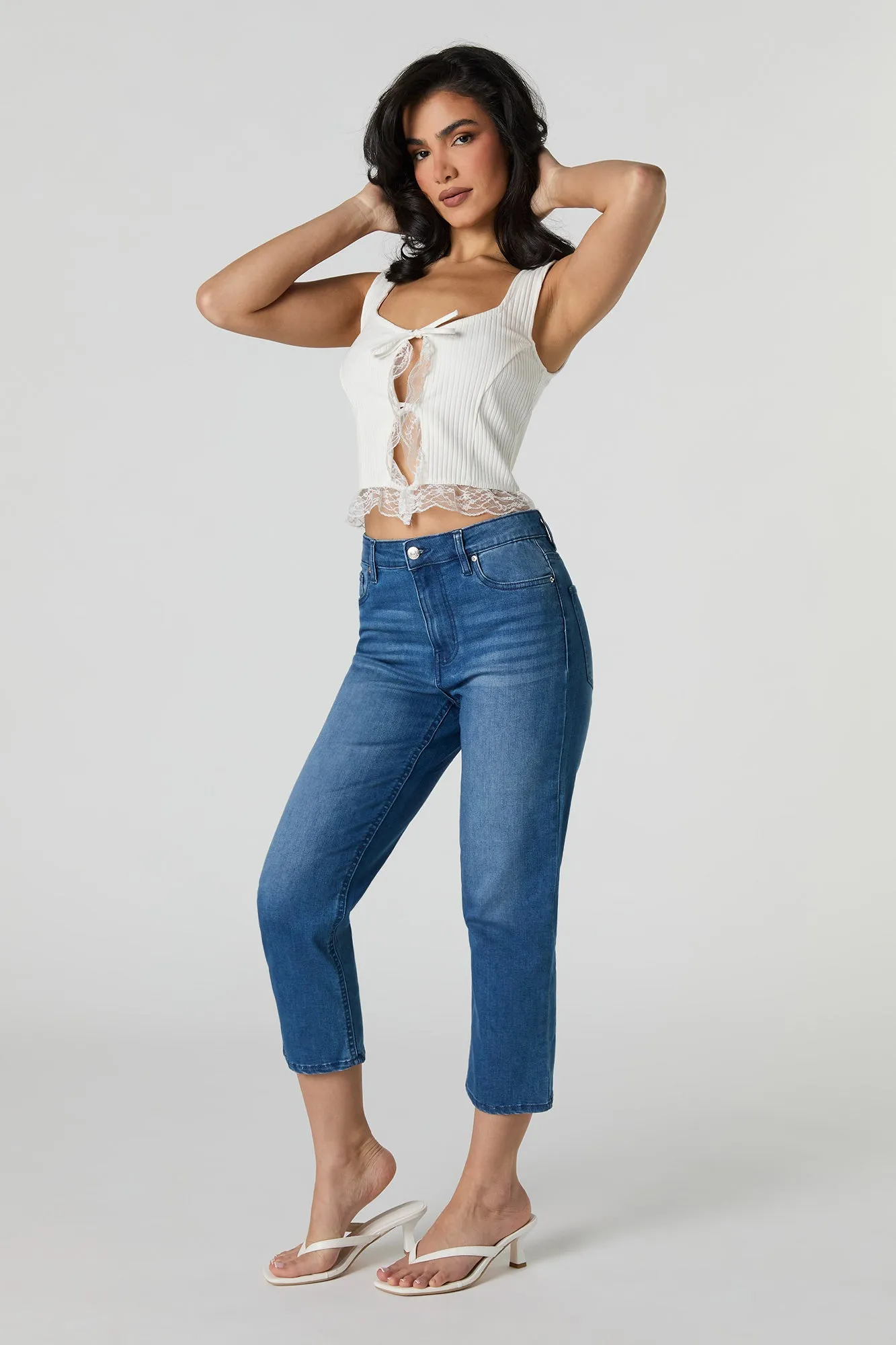 Jean capri mi-taille sold by Urban Planet
