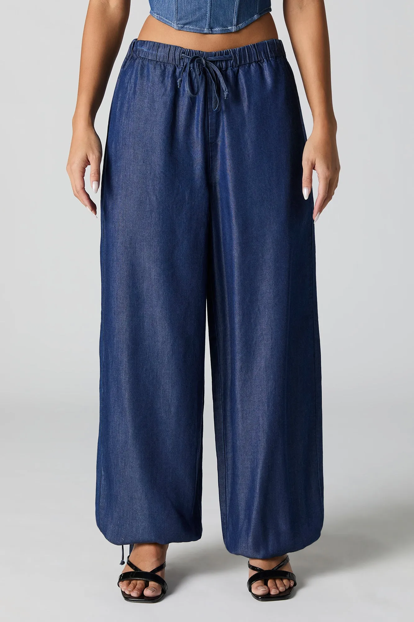 Jogger ample en denim à taille coulissante sold by Urban Planet product image thumbnail 2