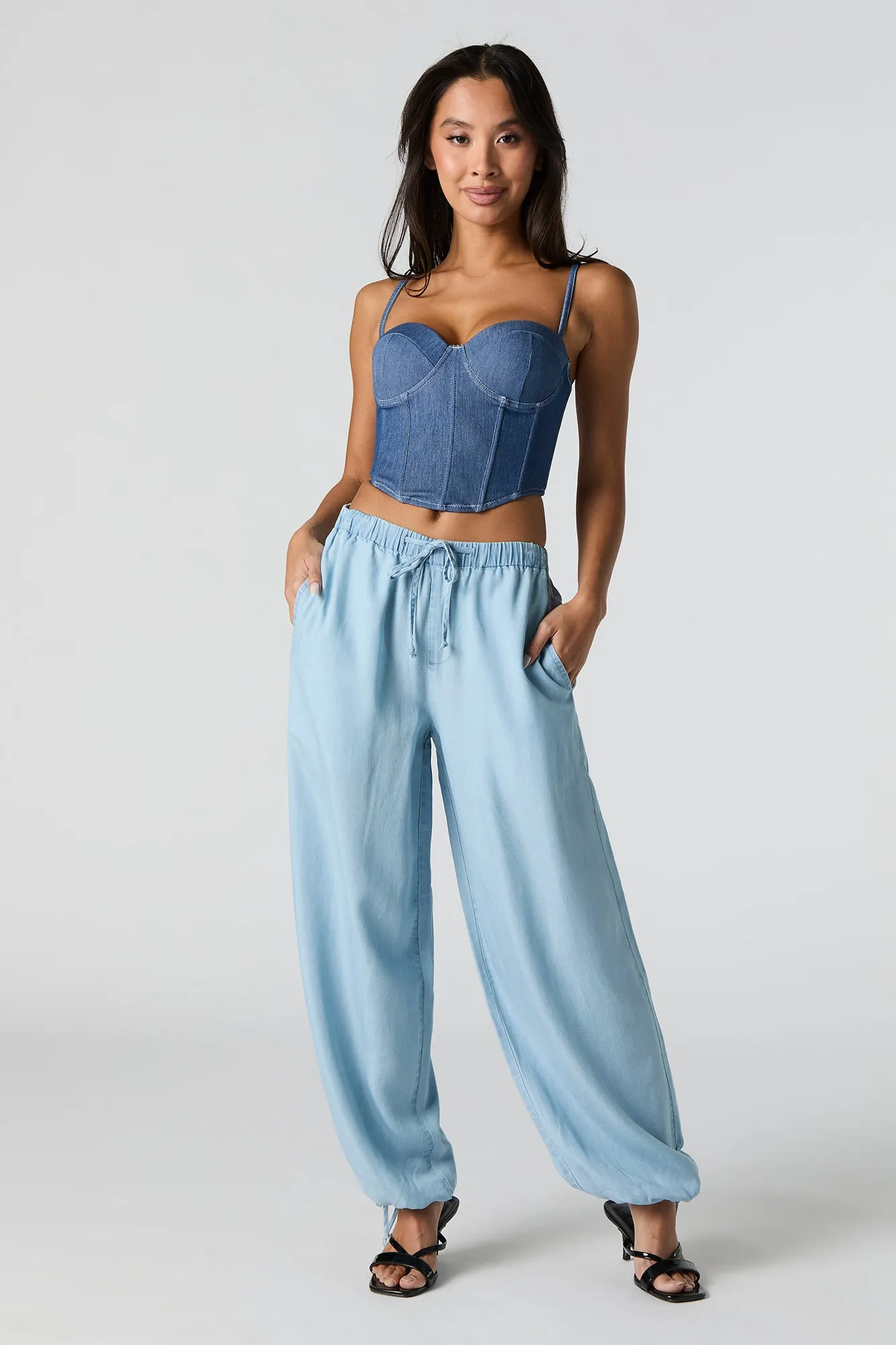 Jogger ample en denim à taille coulissante sold by Urban Planet product image thumbnail 4