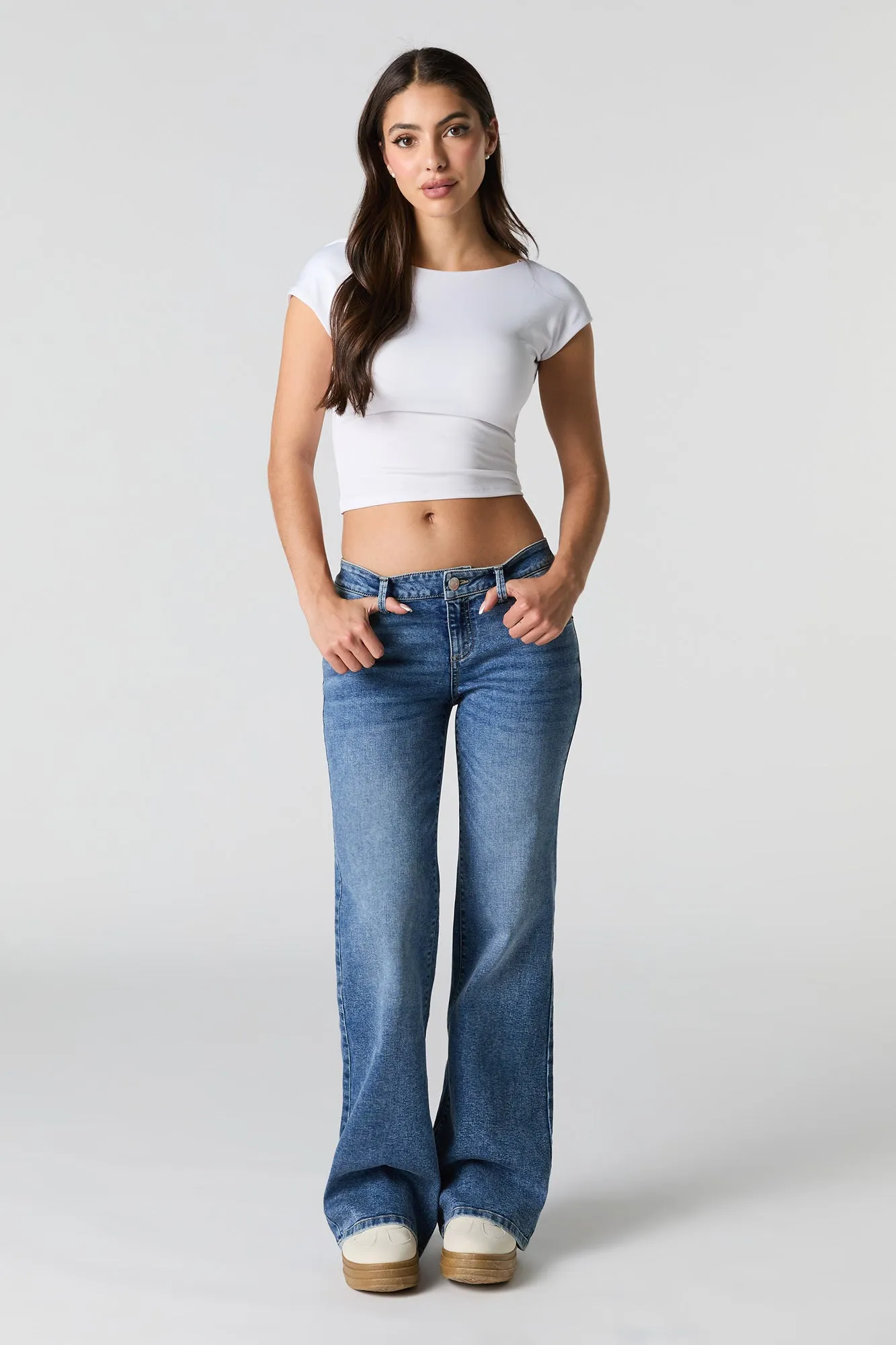 Jean évasé taille basse sold by Urban Planet