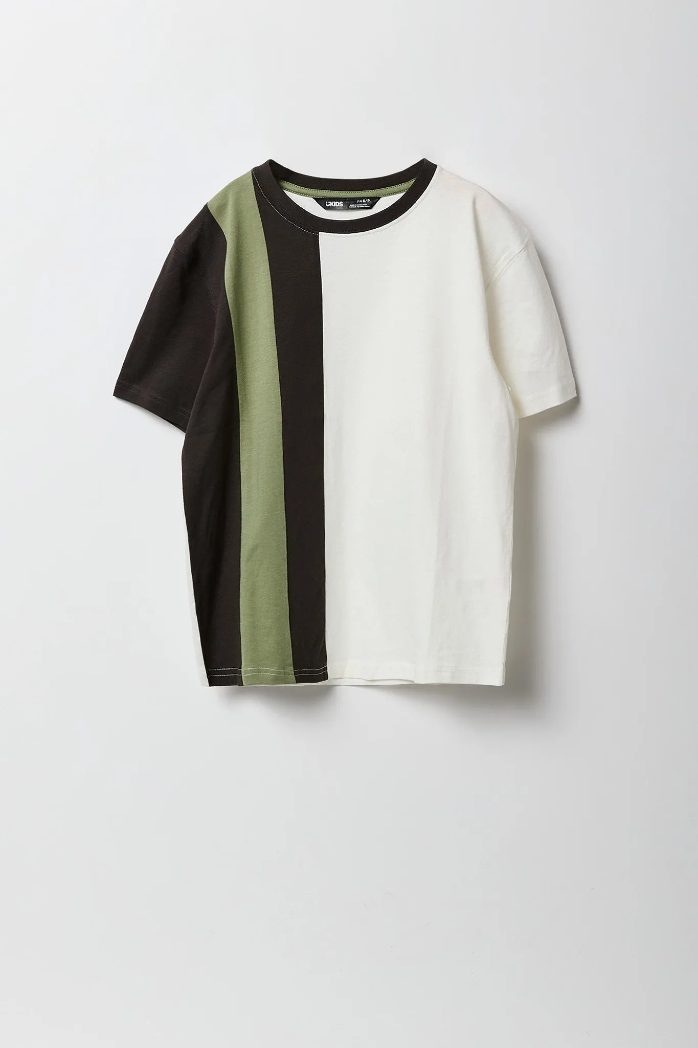 T-shirt rayé avec blocs de couleurs pour garçon sold by Urban Planet