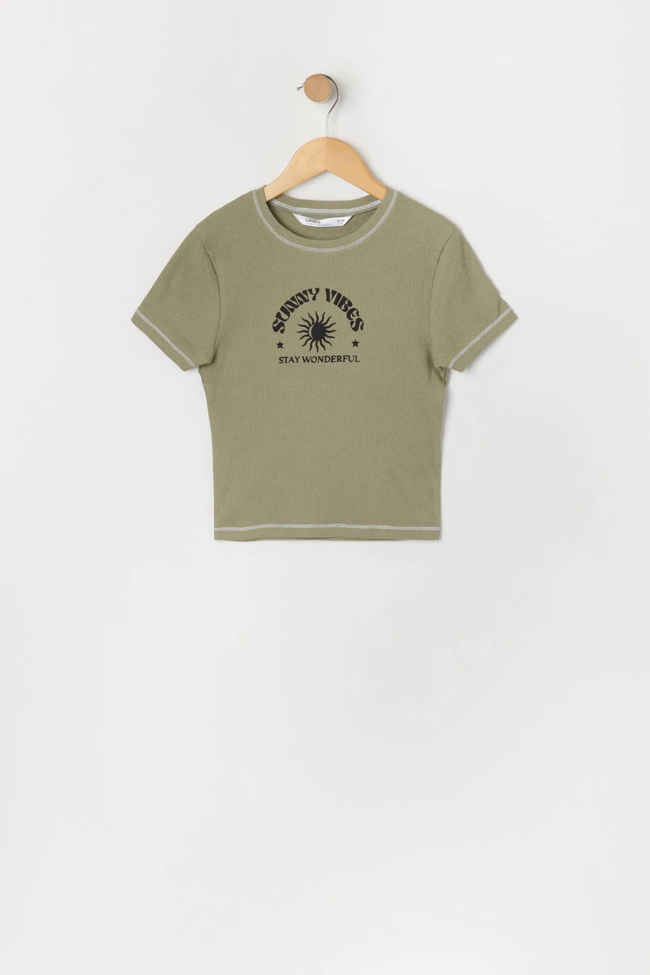 T-shirt avec motif brodé et surpiqûres contrastantes pour fille sold by Urban Planet