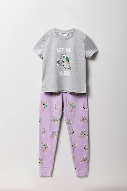 Ensemble pyjama avec t-shirt impriéé et jogger en peluche pour fille sold by Urban Planet