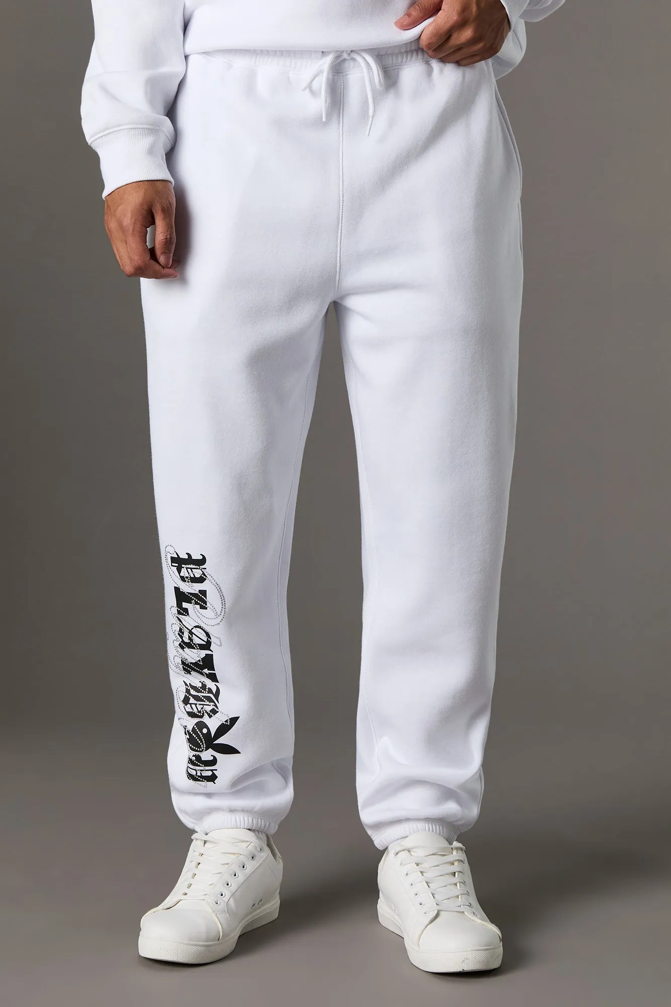 Jogger en molleton à imprimé Playboy avec pierres du Rhin sold by Urban Planet