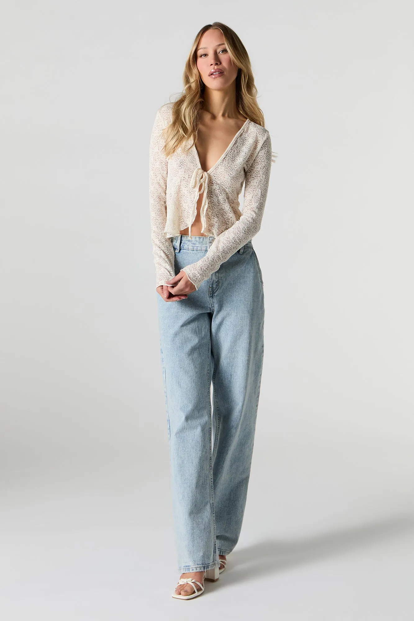 Jean jambe large à double boutonnage sold by Urban Planet