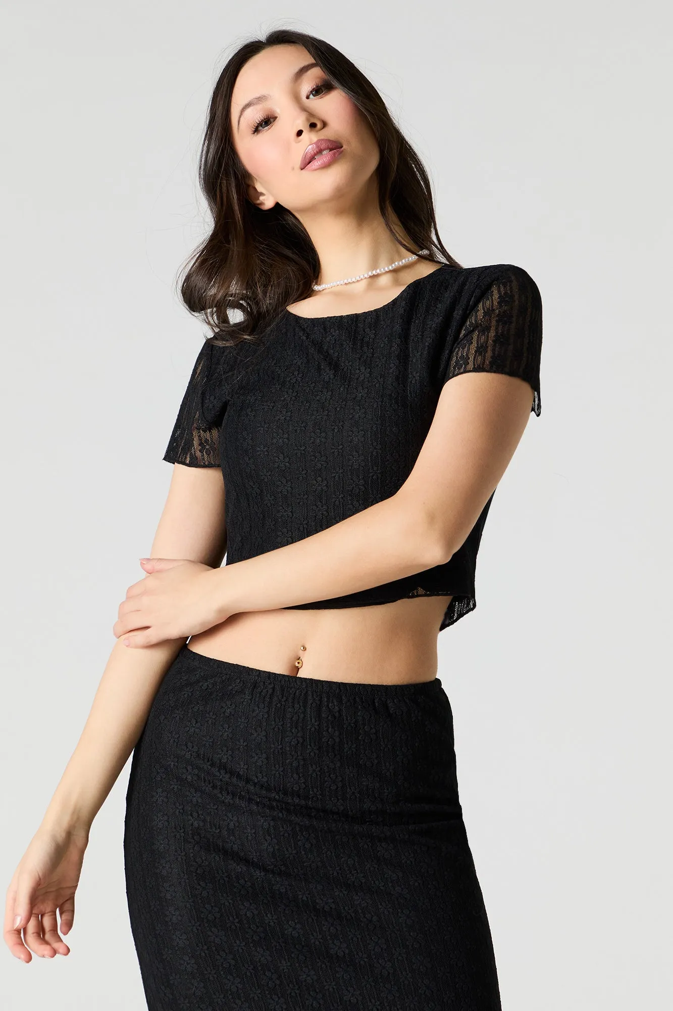 Haut court en dentelle fleurie à manches courtes sold by Urban Planet product image thumbnail 5