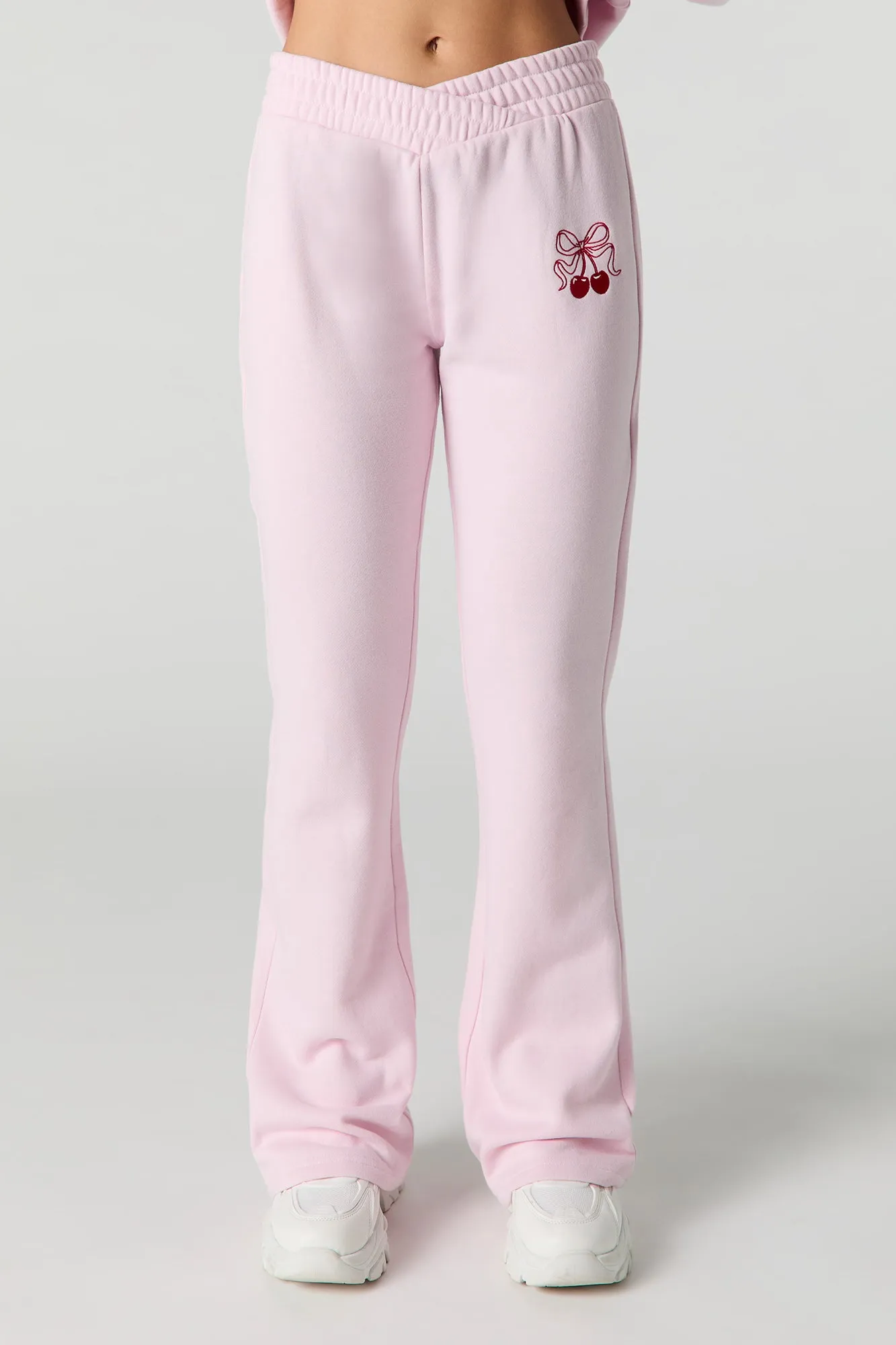 Pantalon d'entraînement à jambe large en molleton avec motif brodé sold by Urban Planet product image thumbnail 2