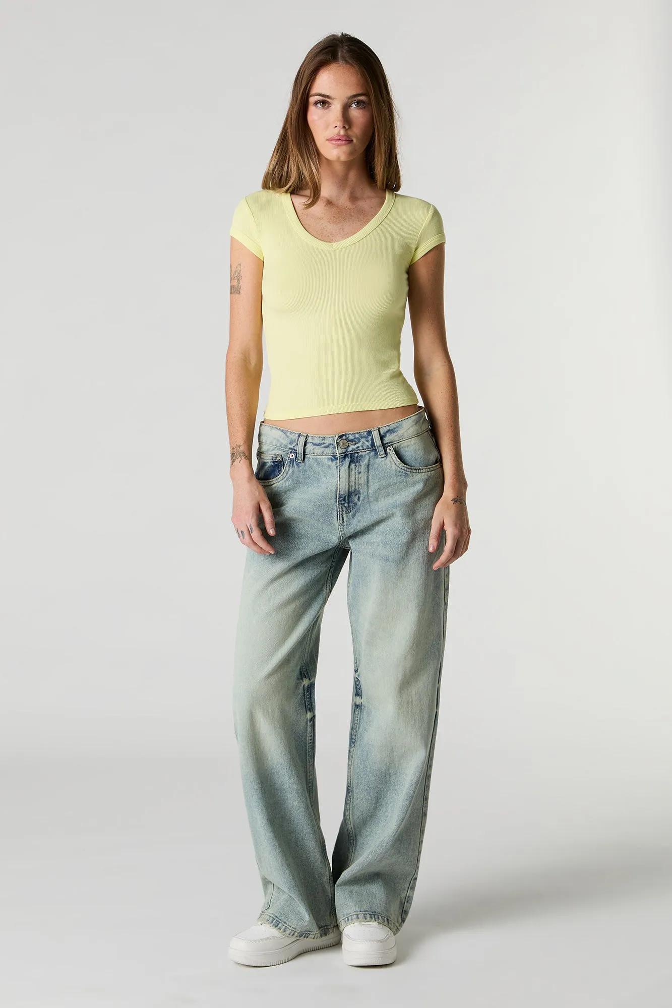 T-shirt ajusté côtelé à encolure en V sold by Urban Planet product image thumbnail 3