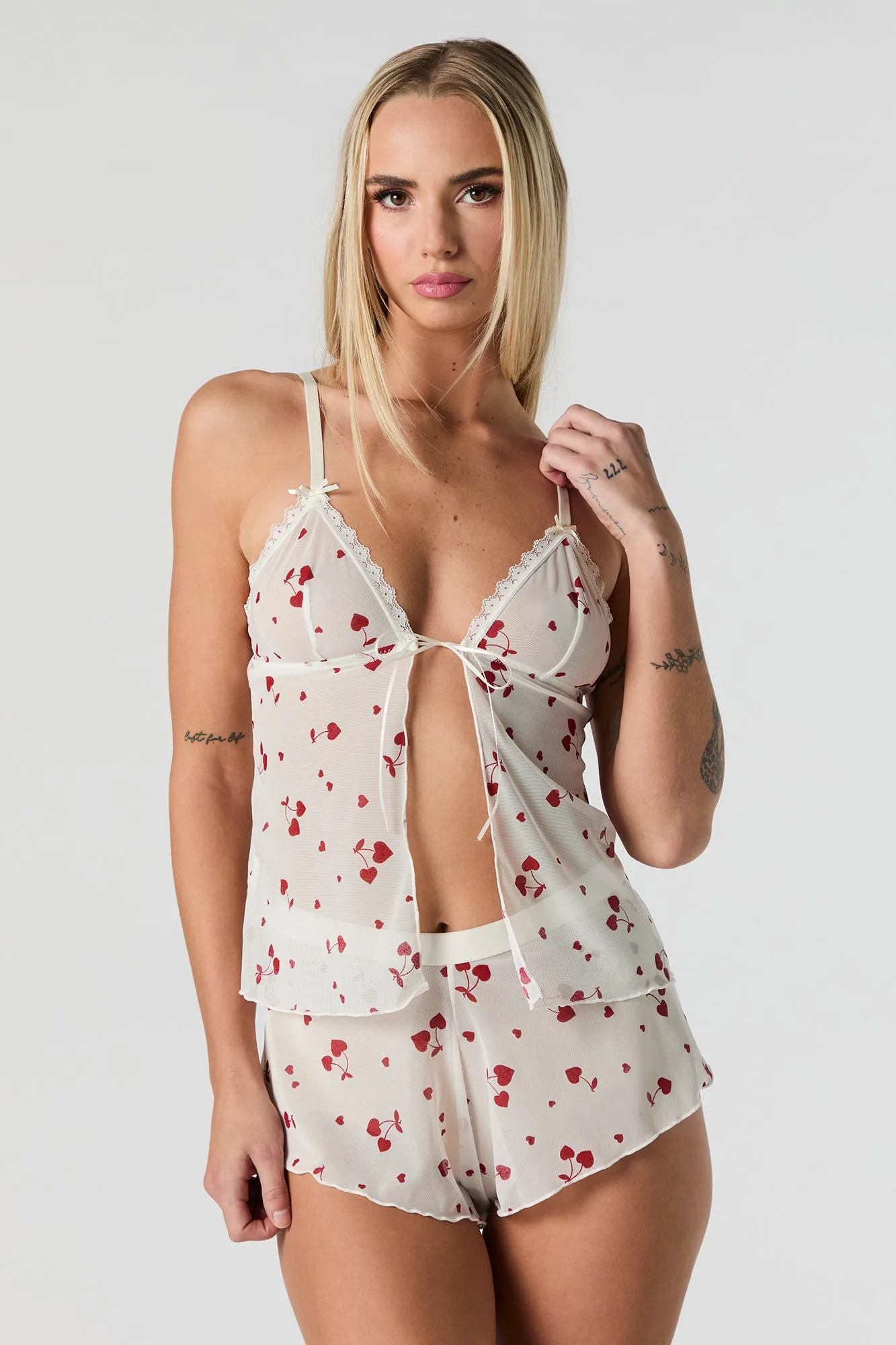 Ensemble pyjama avec débardeur volanté en filet et short court sold by Urban Planet