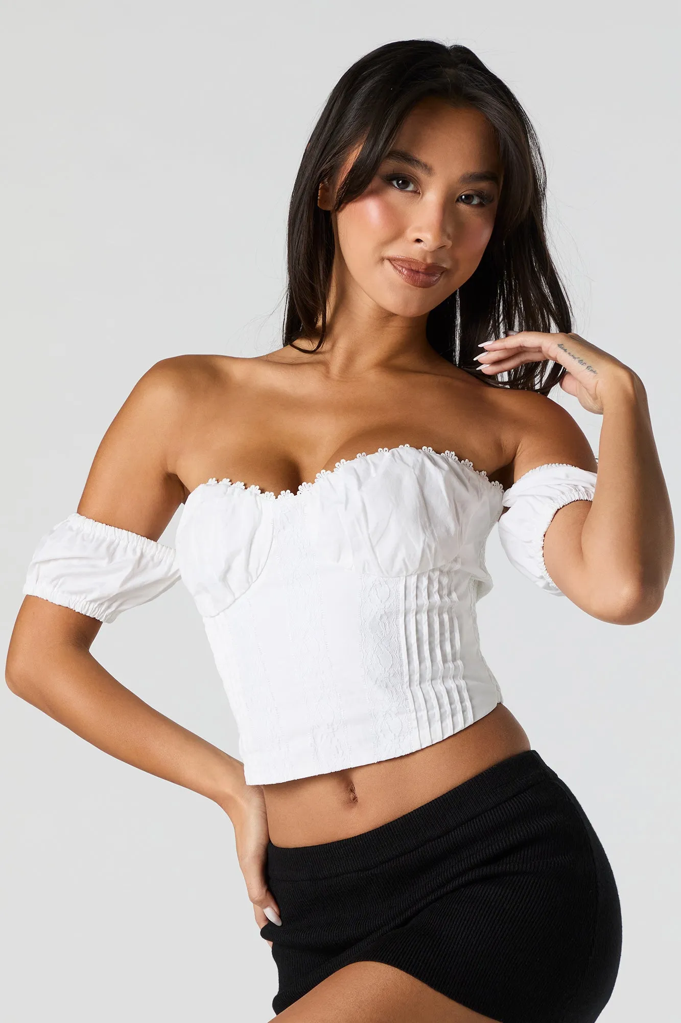 Haut court à épaules dénudées et décolleté en coeur sold by Urban Planet