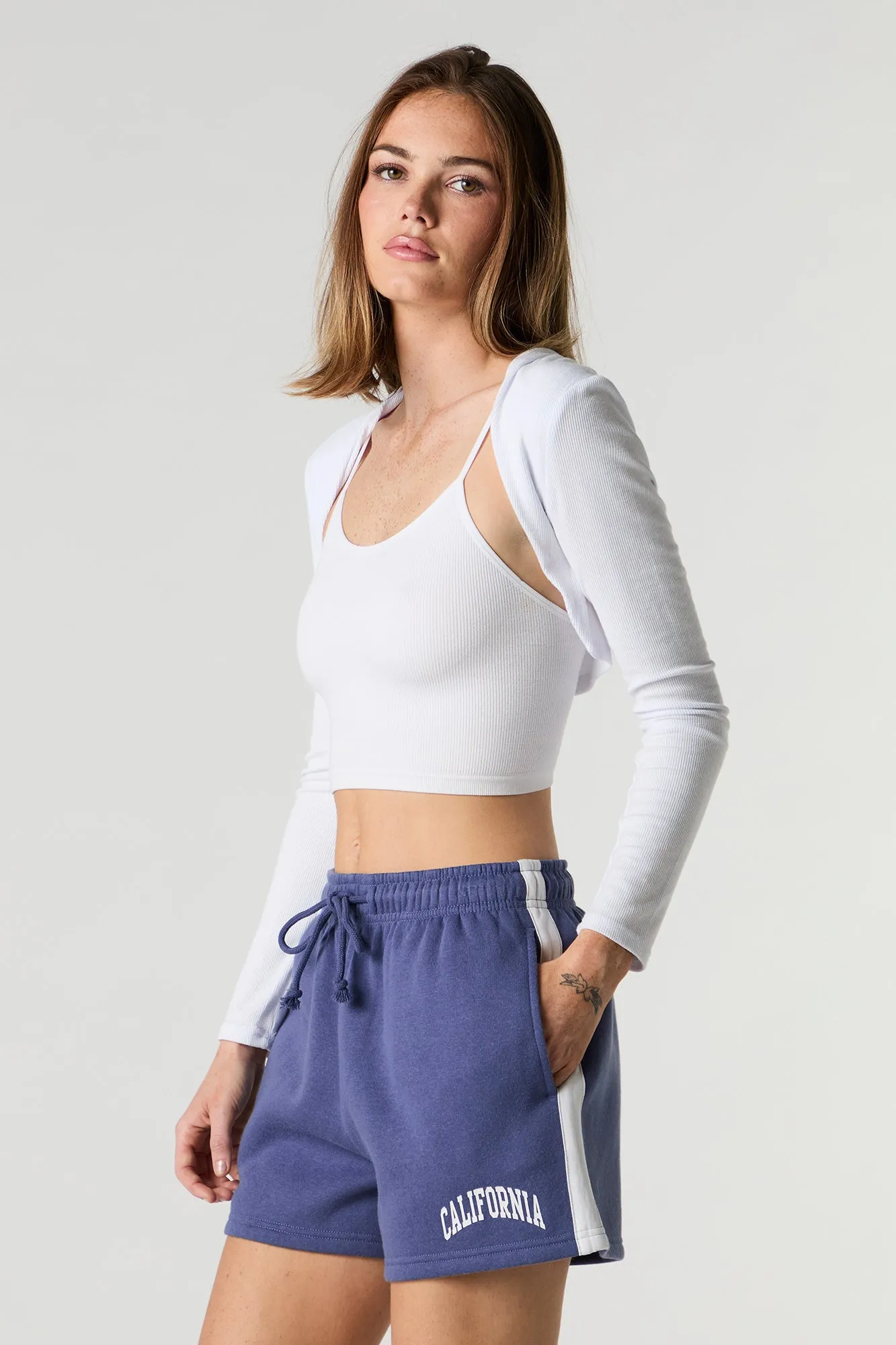 Short en molleton imprimé avec rayures latérales sold by Urban Planet