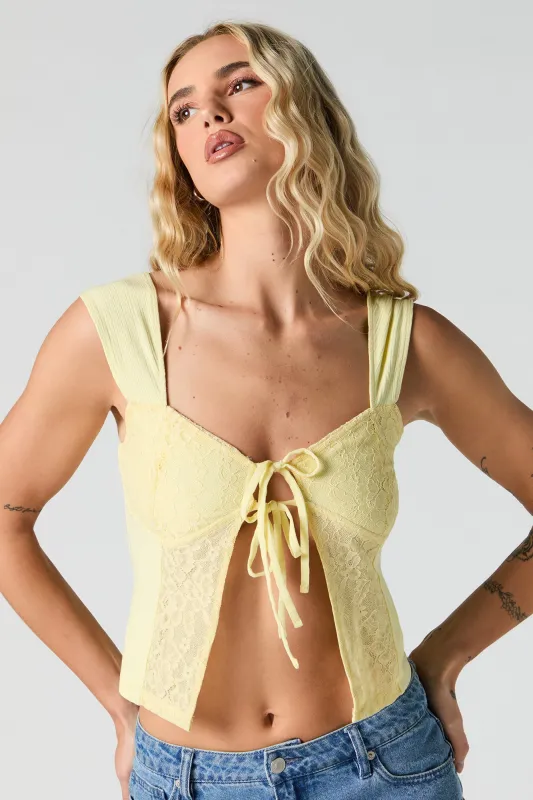 Camisole ouverte en dentelle avec attache à l'avant sold by Urban Planet