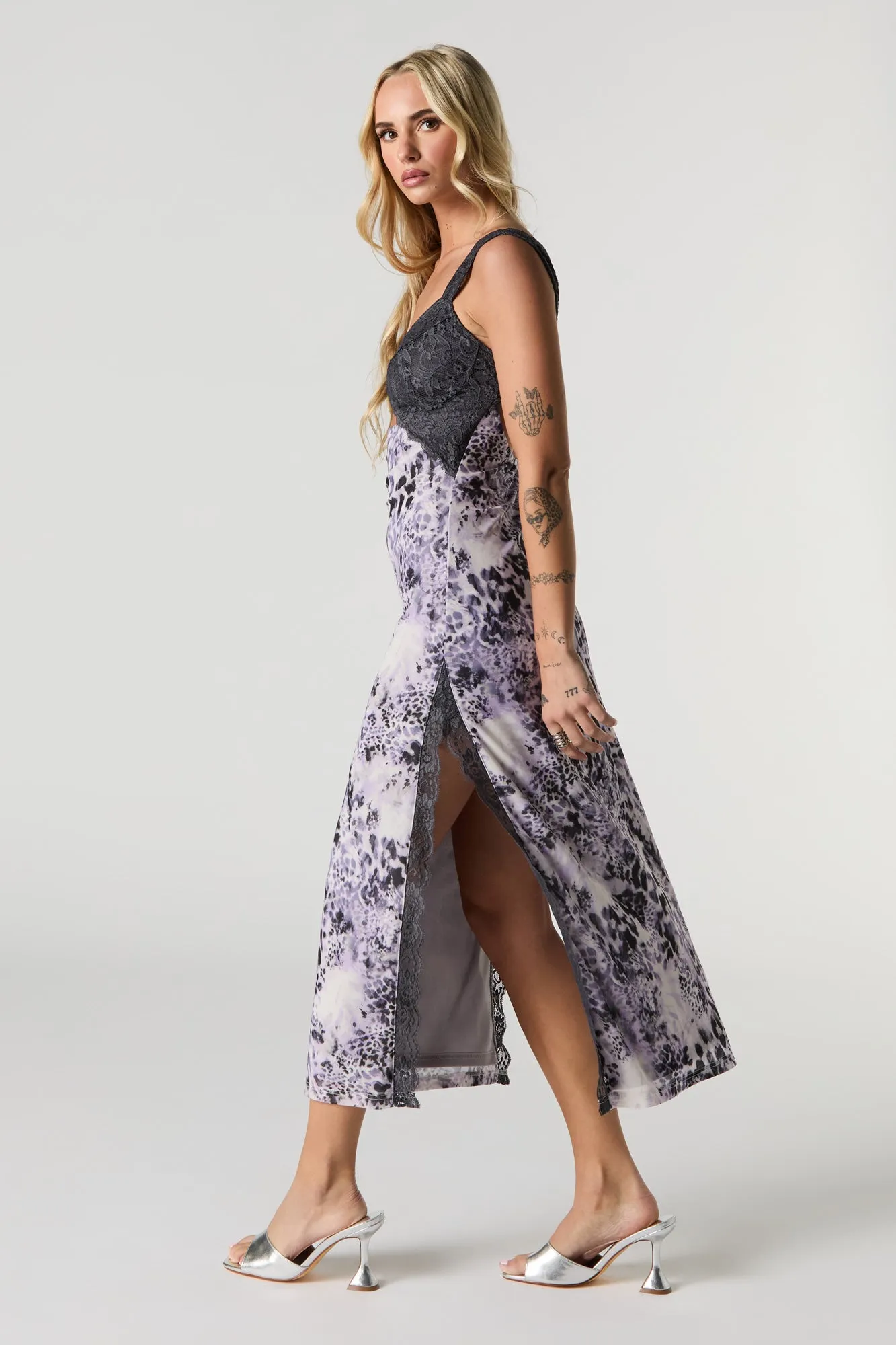 Robe midi en filet en dentelle avec découpes et fente sold by Urban Planet product image thumbnail 2