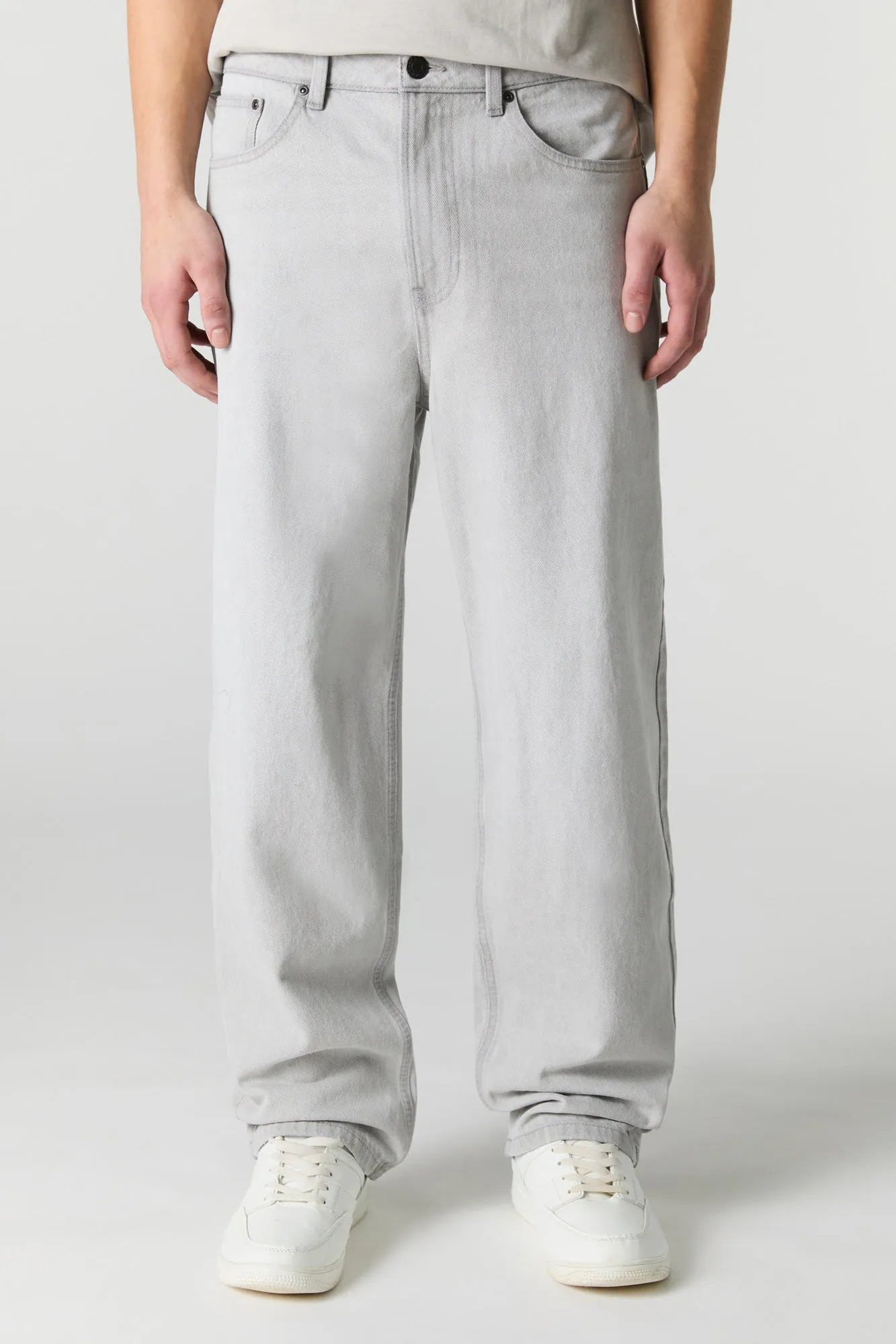 Jean ample sold by Urban Planet