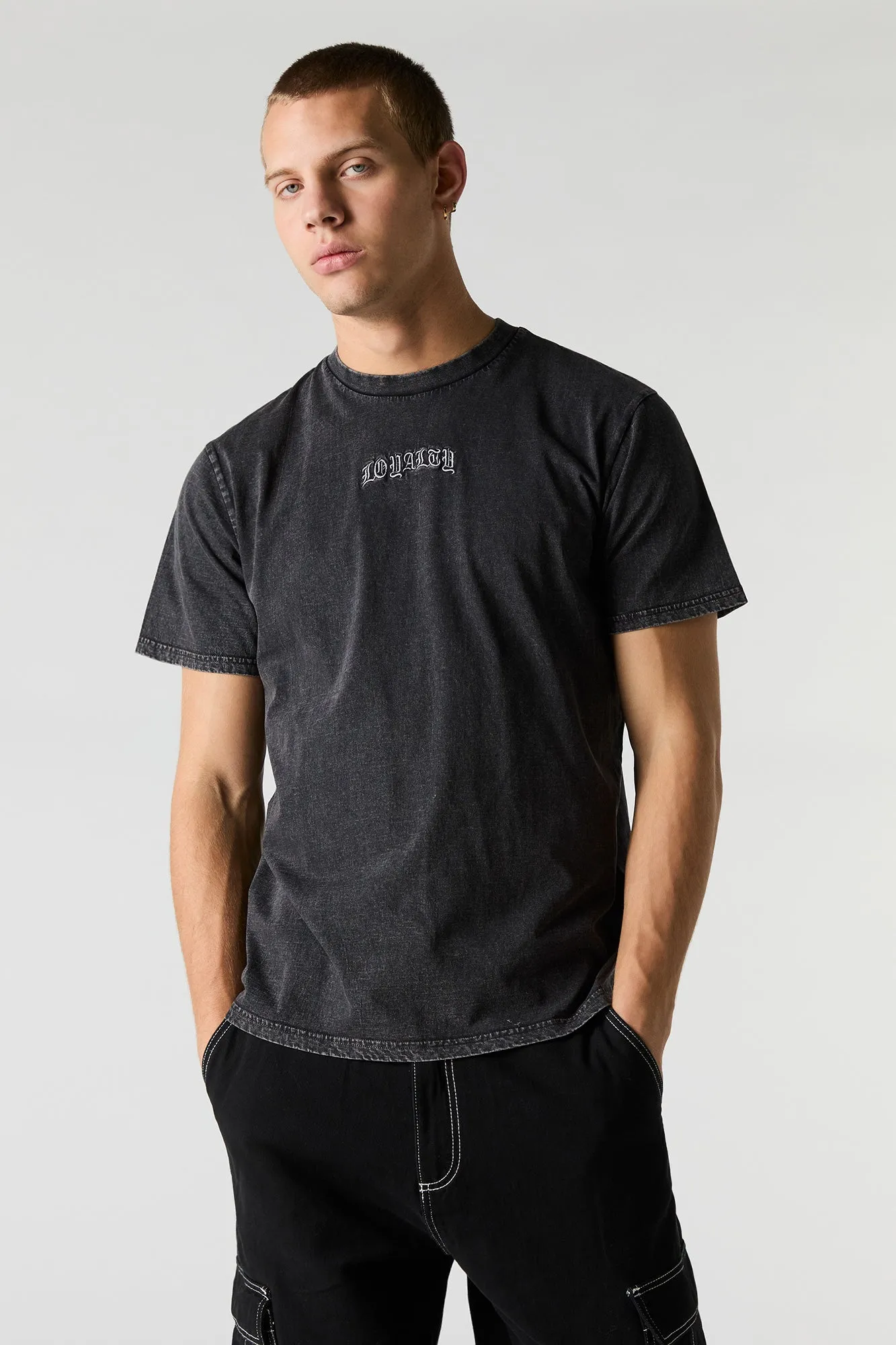 T-shirt délavé avec motif brodé sold by Urban Planet product image thumbnail 5