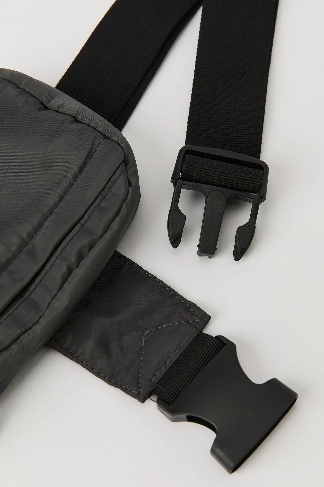 Sac banane en nylon sold by Urban Planet product image thumbnail 3