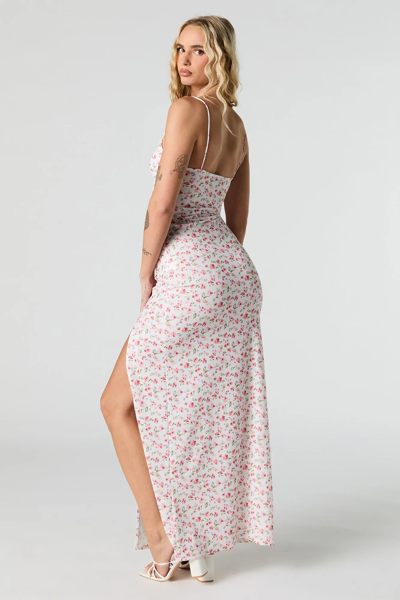 Robe maxi avec fente, col en V et imprimé floral sold by Urban Planet product image thumbnail 3