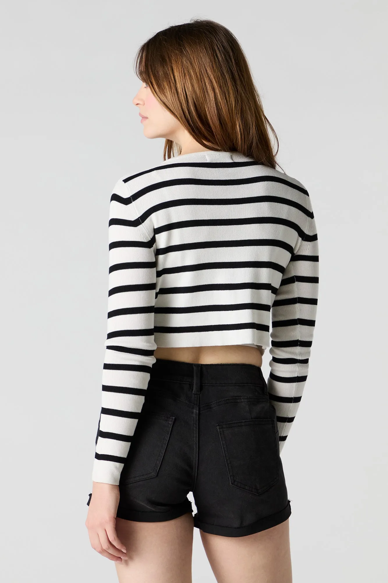 Short remonte-fesses mi-taille en denim délavé noir sold by Urban Planet product image thumbnail 2