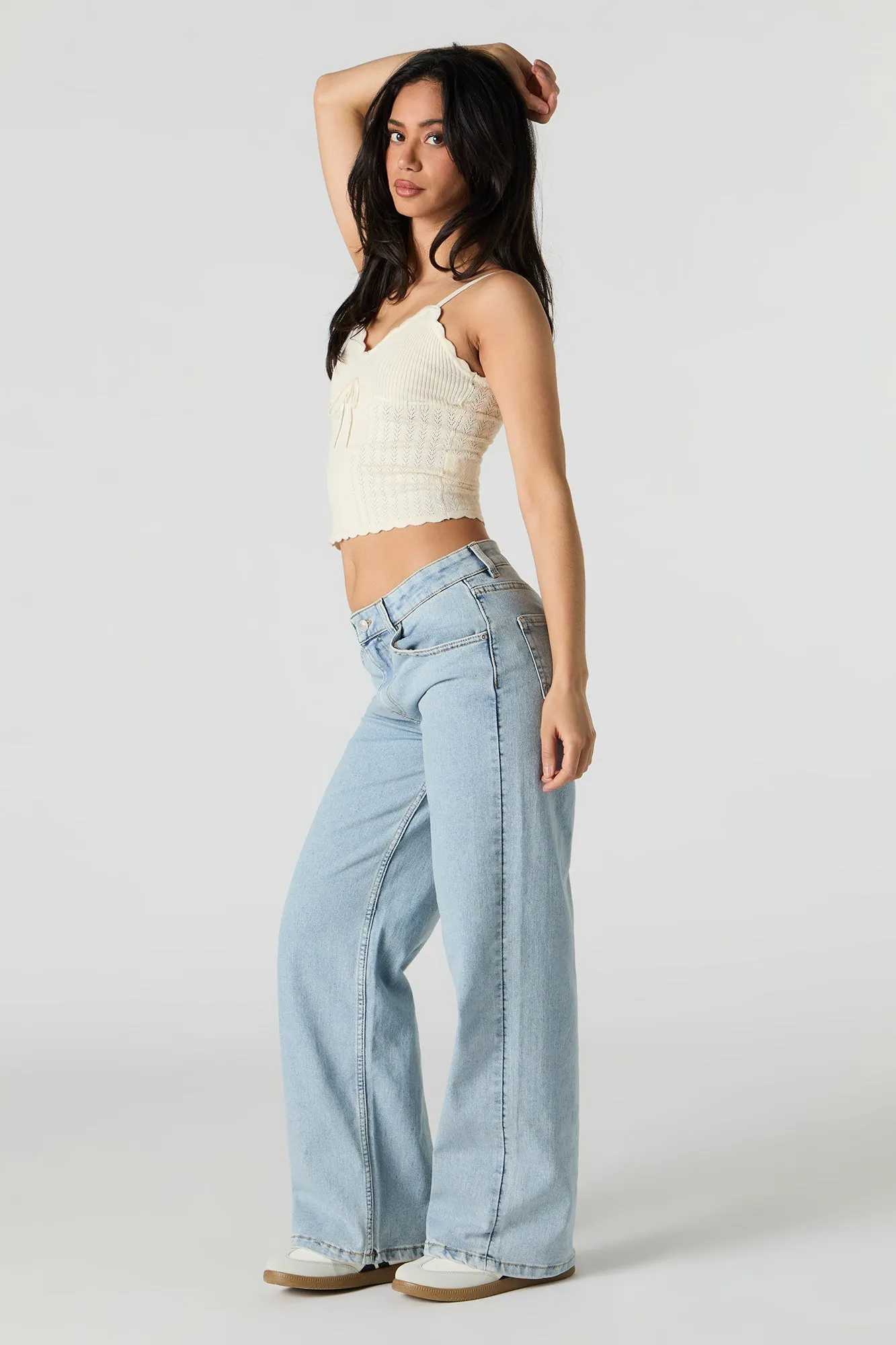 Jean à jambe large et taille basse sold by Urban Planet