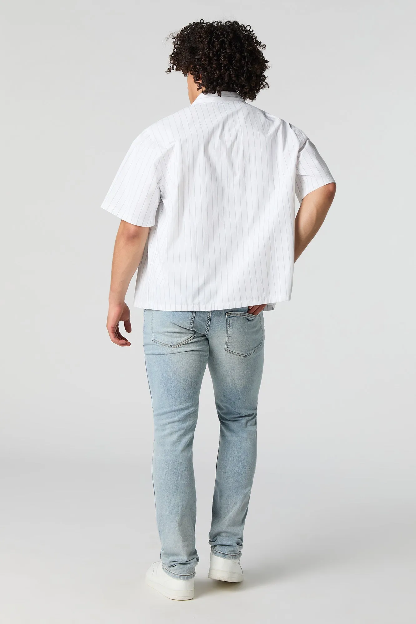 Jean ajusté d'aspect légèrement usé délavé pâle sold by Urban Planet product image thumbnail 3