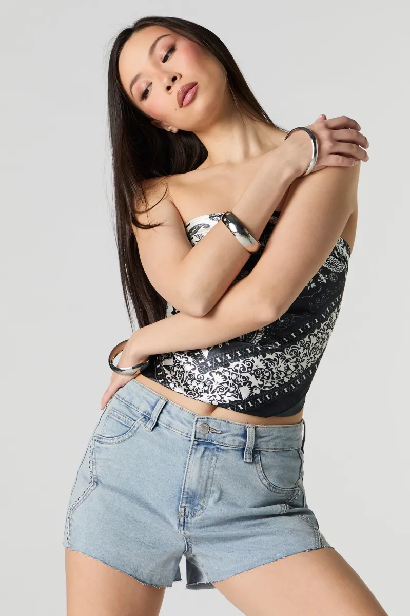 Short en denim extensible clouté sold by Urban Planet