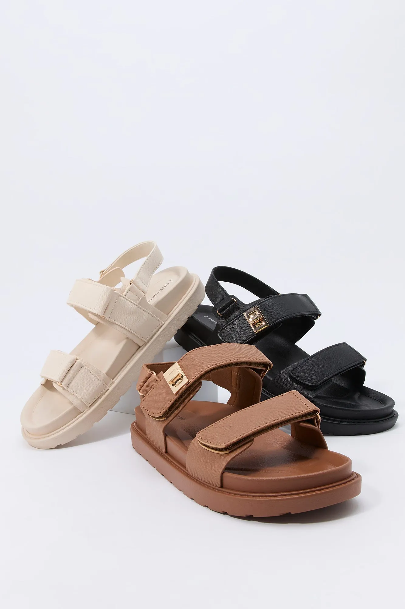 Sandales en similicuir avec bandes Velcro sold by Urban Planet