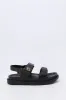 Sandales en similicuir avec bandes Velcro sold by Urban Planet