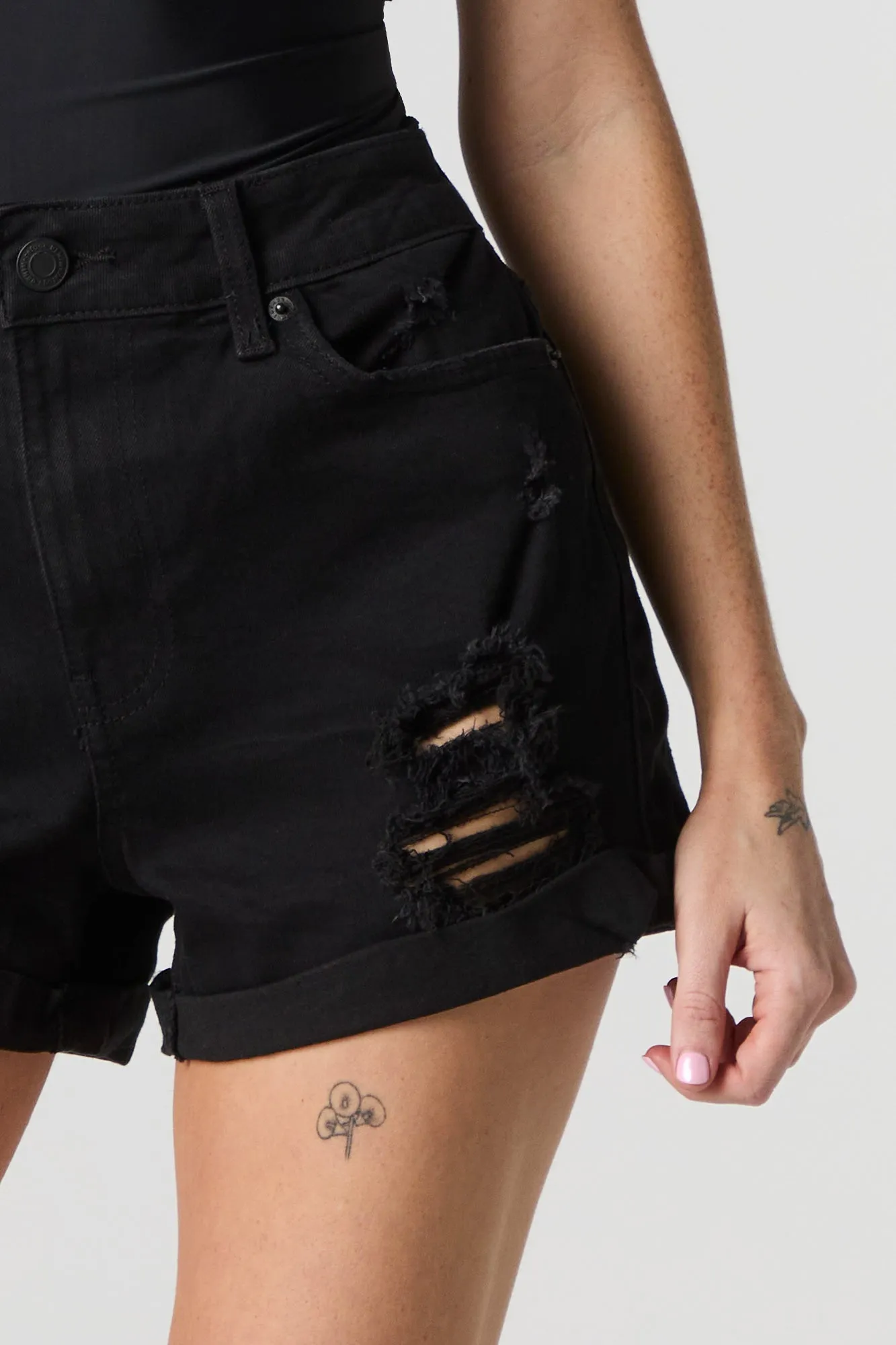 Short en denim extensible taille haute d'aspect usé lavé noir sold by Urban Planet product image thumbnail 4