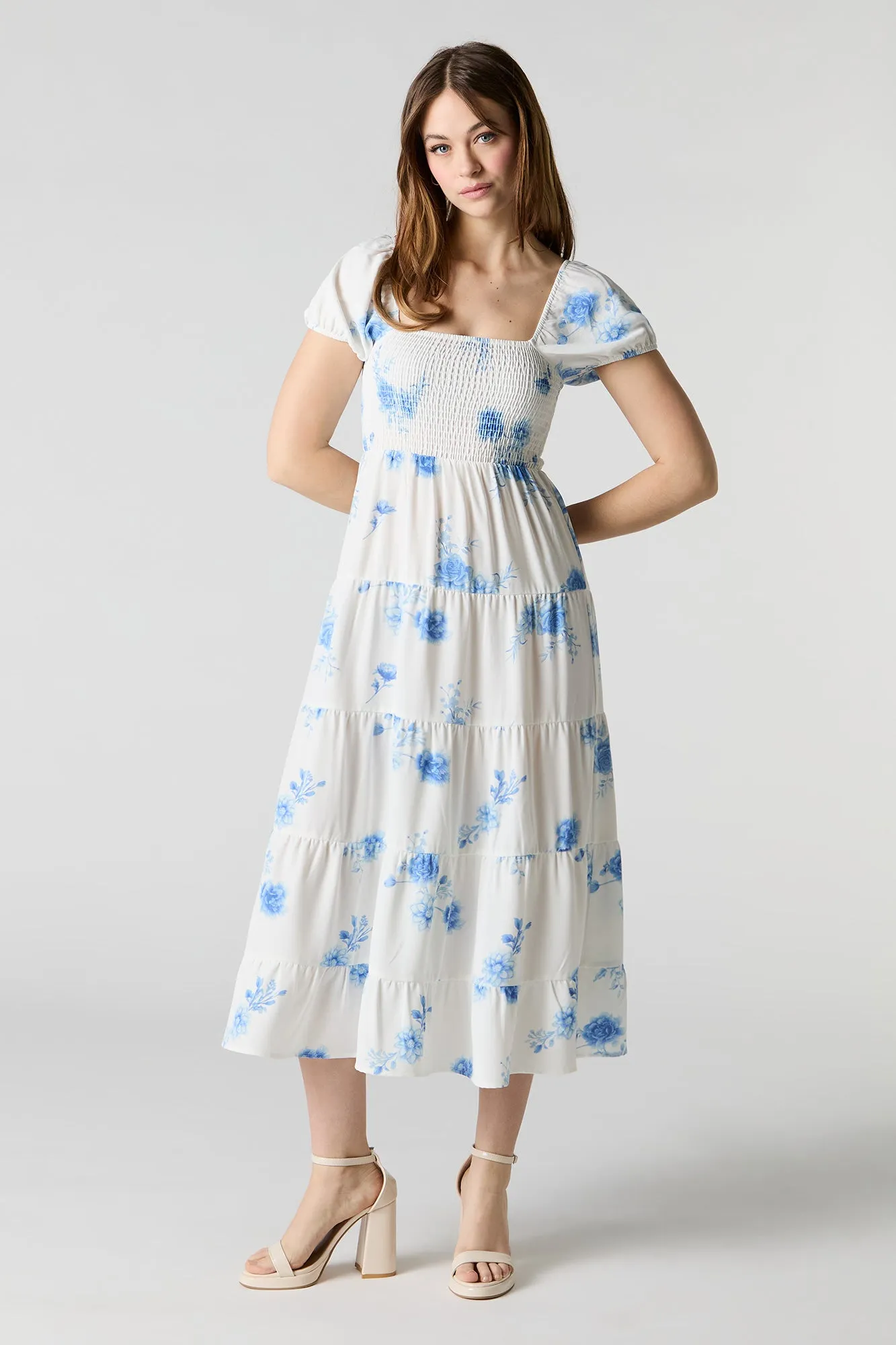 Robe midi smockée volantée à manches courtes sold by Urban Planet