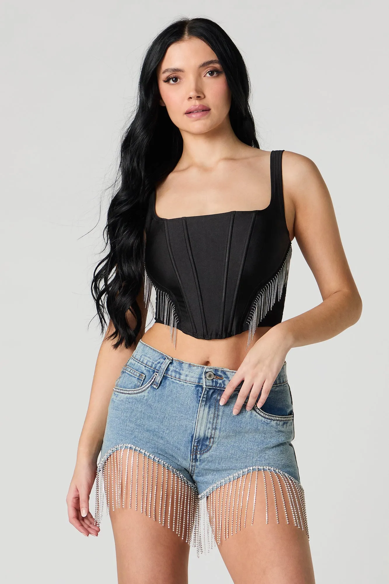 Short en denim avec franges, pierres du Rhin et ourlet arrondi sold by Urban Planet