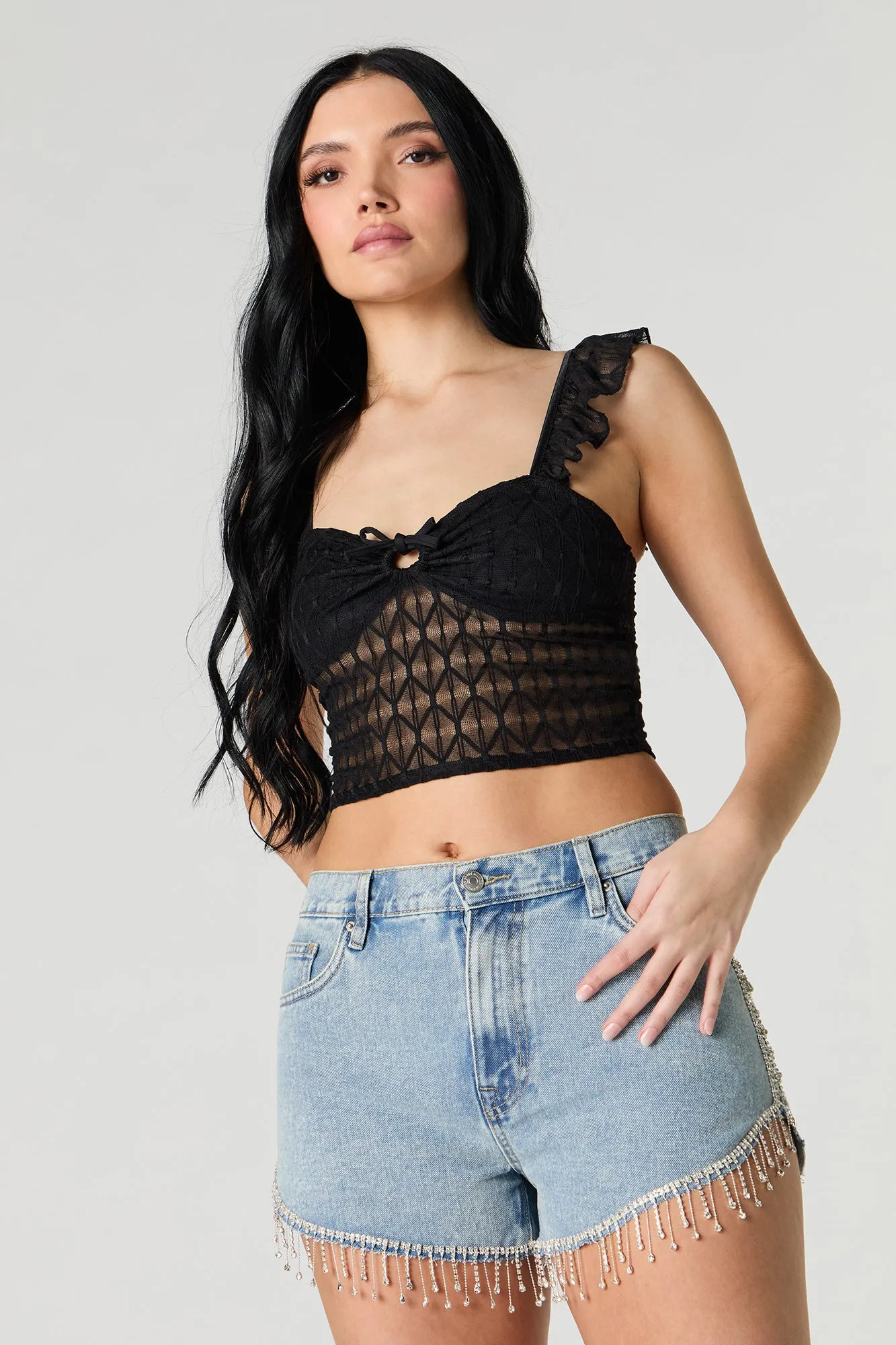 Short en denim avec franges, pierres du Rhin et ourlet arrondi sold by Urban Planet