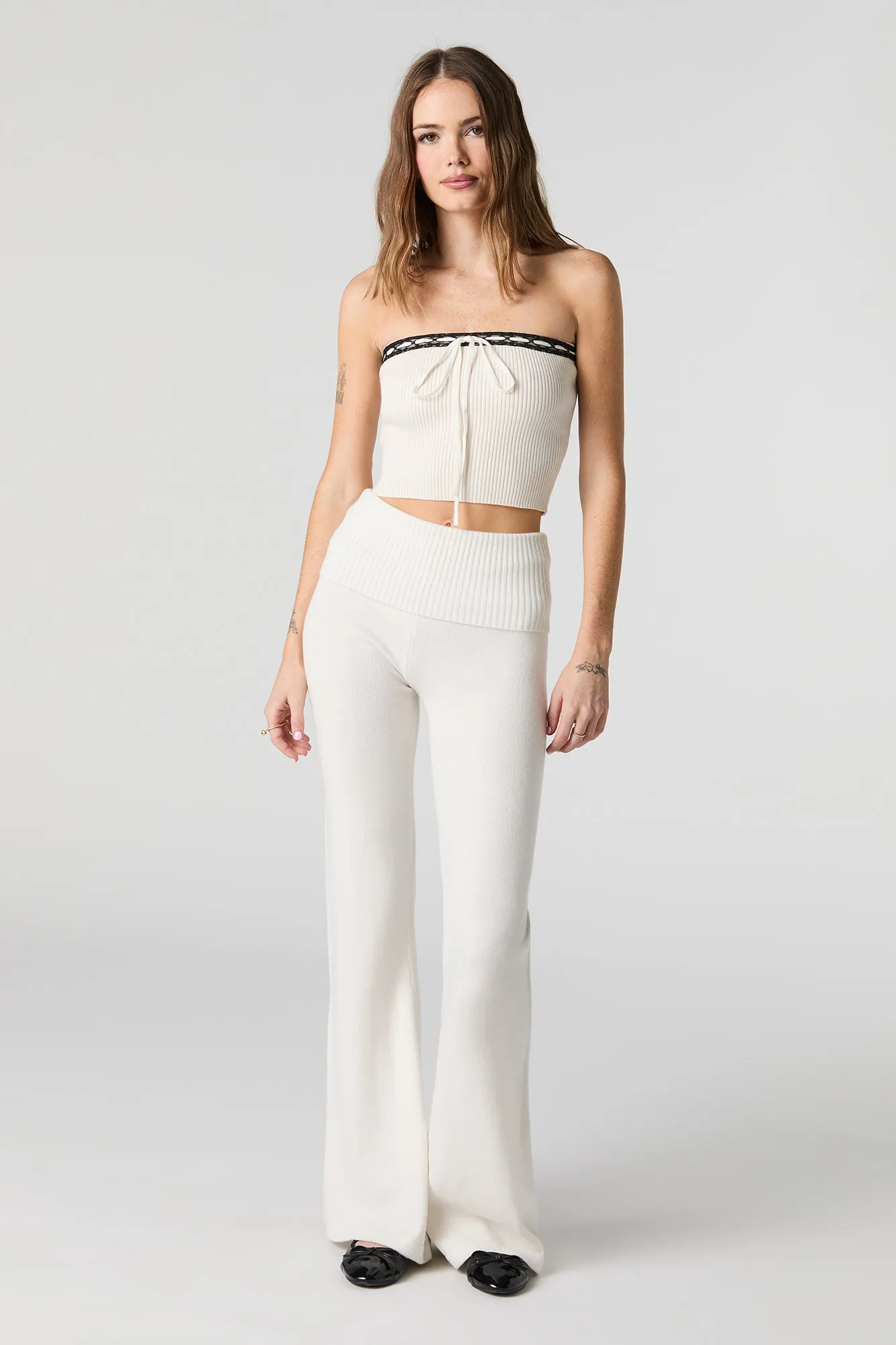 Pantalon à jambe évasée en tricot avec bande pliée sold by Urban Planet