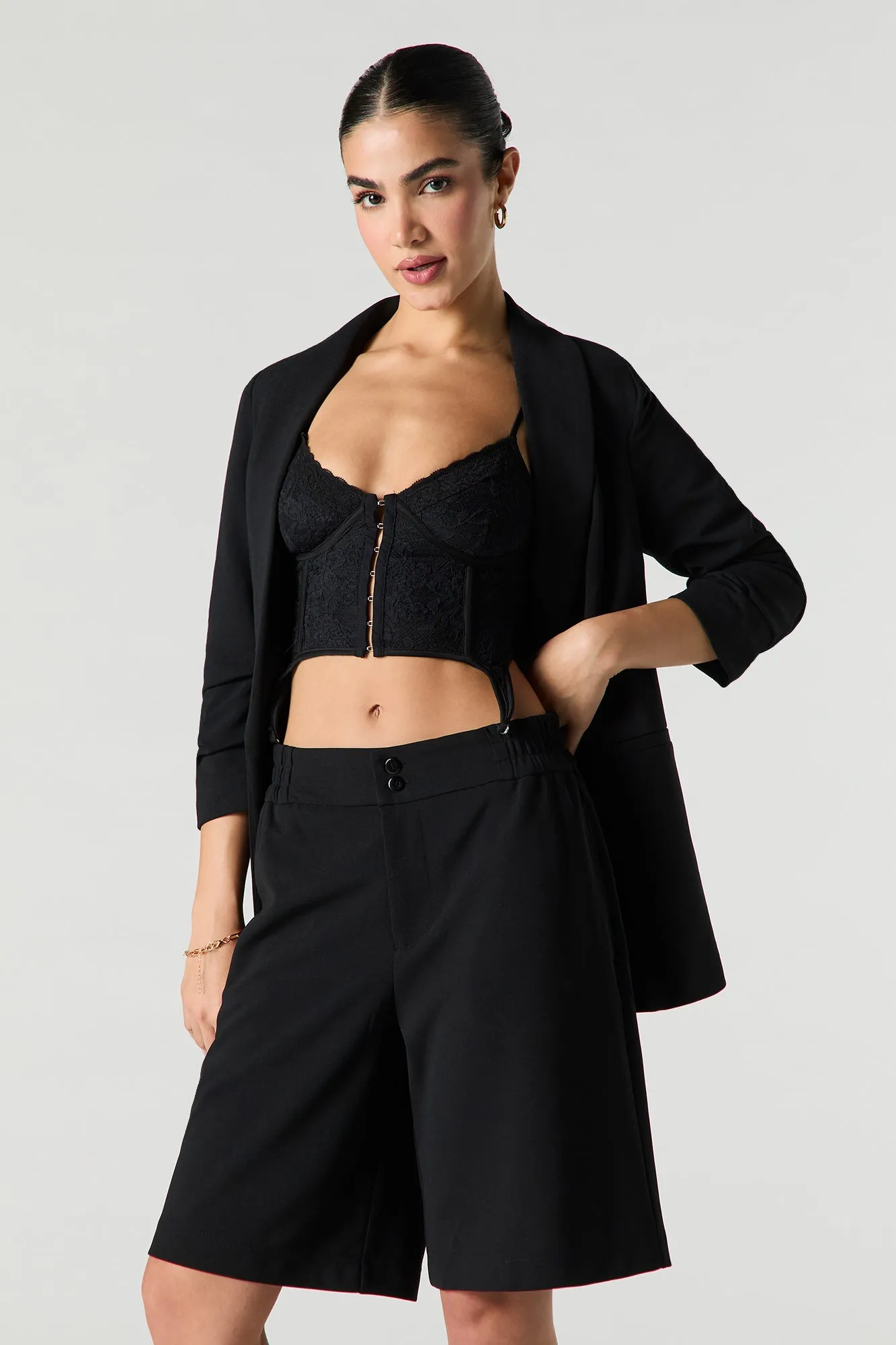 Bermuda en crêpe sold by Urban Planet