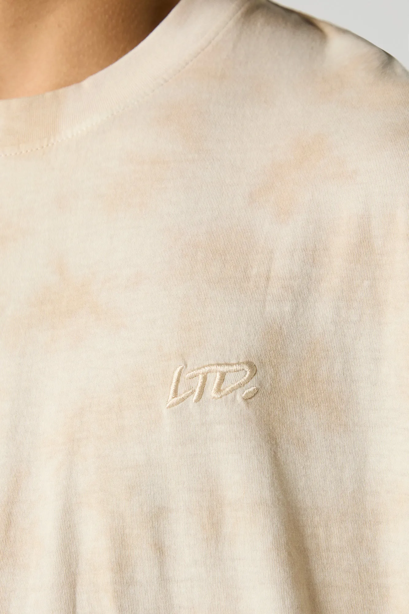 T-shirt noué-teint décontracté avec motif brodé LTD sold by Urban Planet product image thumbnail 4