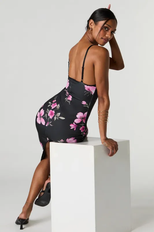 Robe midi profilée avec liséré de dentelle sold by Urban Planet