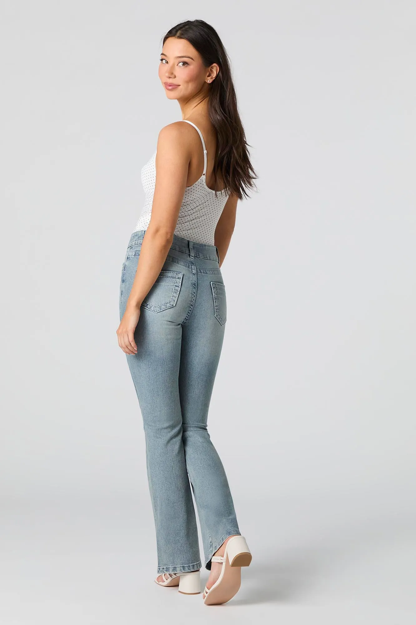 Jean à jambe évasée et taille basse sold by Urban Planet product image thumbnail 3