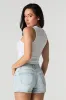 Short remonte-fesses mi-taille en denim d'aspect usé délavé pâle sold by Urban Planet