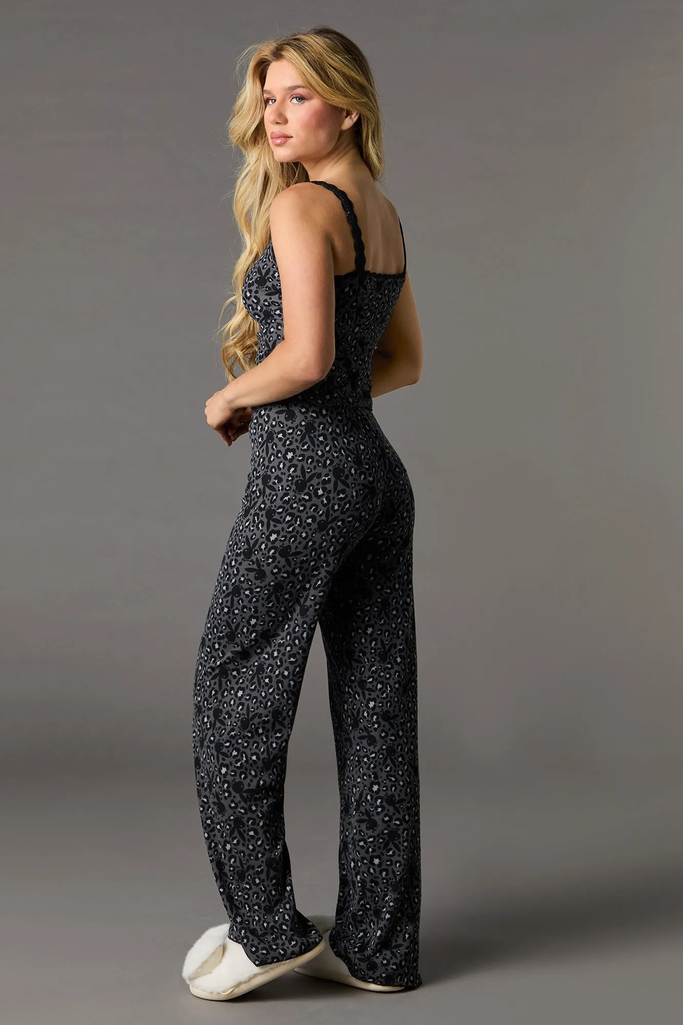 Ensemble pyjama avec débardeur côtelé doux à imprimé Playboy et pantalon sold by Urban Planet product image thumbnail 4