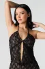 Haut bain-de-soleil en dentelle fleurie sold by Urban Planet