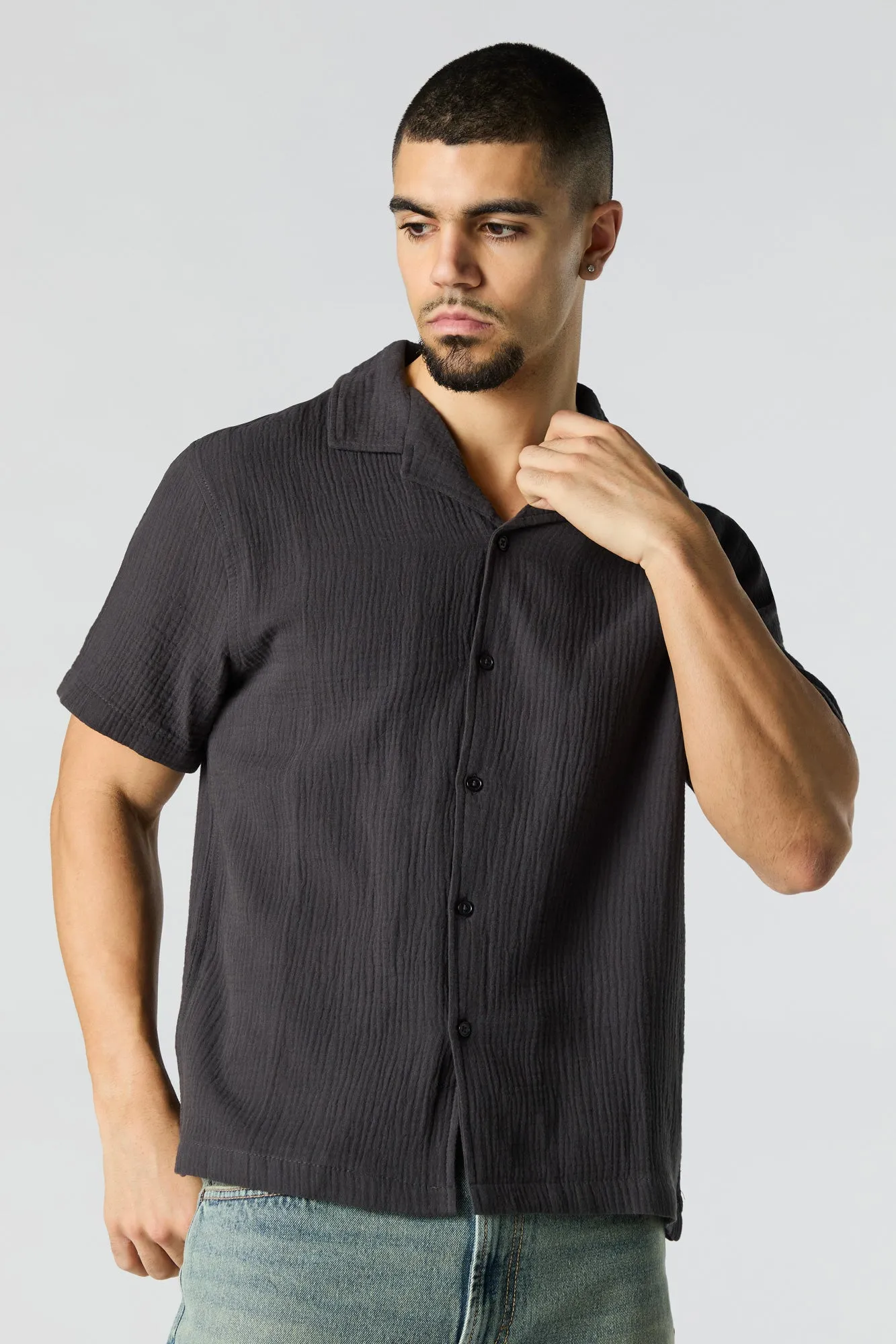 Haut boutonné texturé sold by Urban Planet