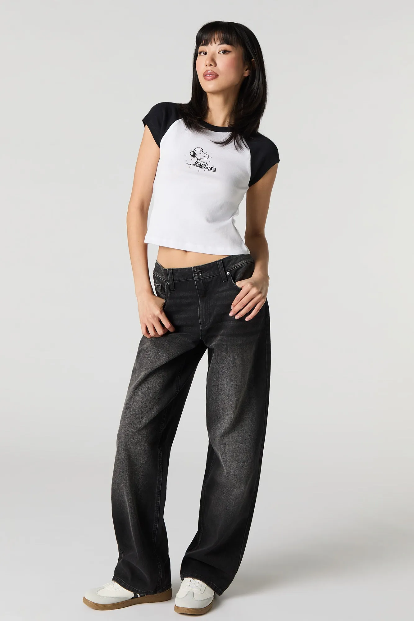 T-shirt raglan à imprimé Snoopy avec pierres du Rhin sold by Urban Planet product image thumbnail 3