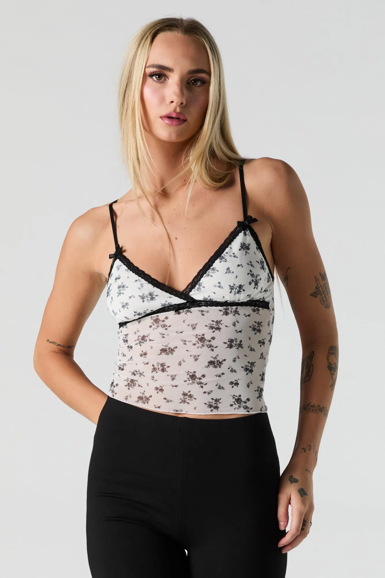 Camisole en filet fleuri avec liséré de dentelle sold by Urban Planet product image thumbnail 5